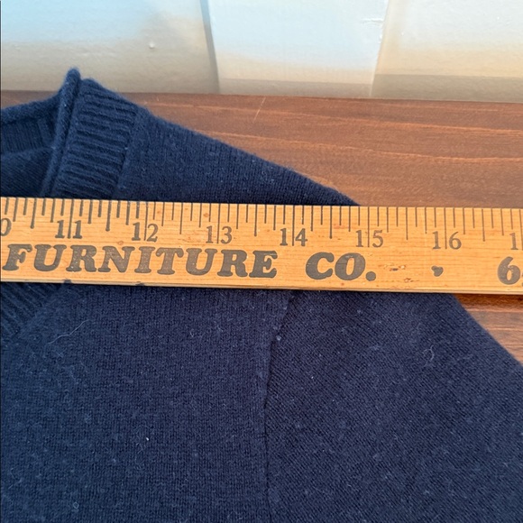 .J Crew 100% Cashmere Tee Sweater Navy Minimalist Capsule Wardrobe - Picture 6 of 7